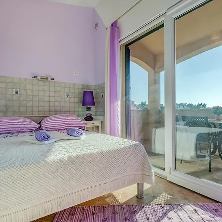 Mirna Vala Holiday home *