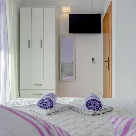 Mirna Vala Holiday home Sevid