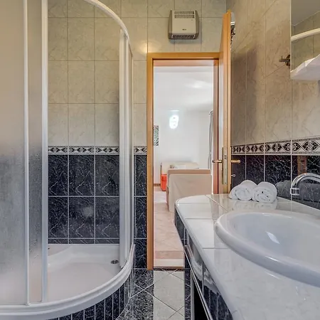 Mirna Vala Holiday home *
