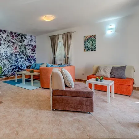 Holiday home Mirna Vala Sevid