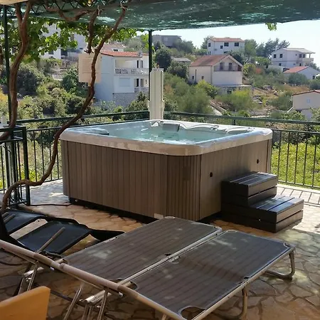 Mirna Vala Holiday home *