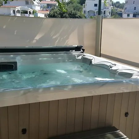 Mirna Vala Holiday home