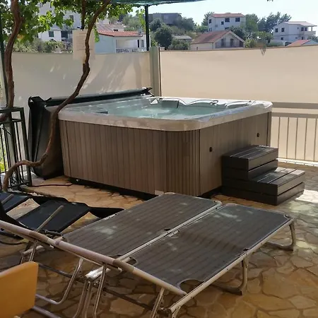 Mirna Vala Holiday home Sevid