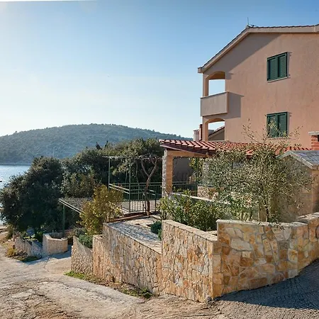 Mirna Vala Holiday home