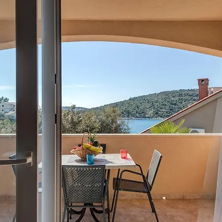 Mirna Vala Holiday home *