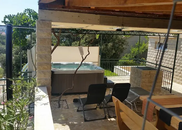 בית נופש Mirna Vala *
